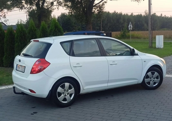 Kia Ceed cena 19800 przebieg: 157000, rok produkcji 2008 z Białobrzegi małe 254